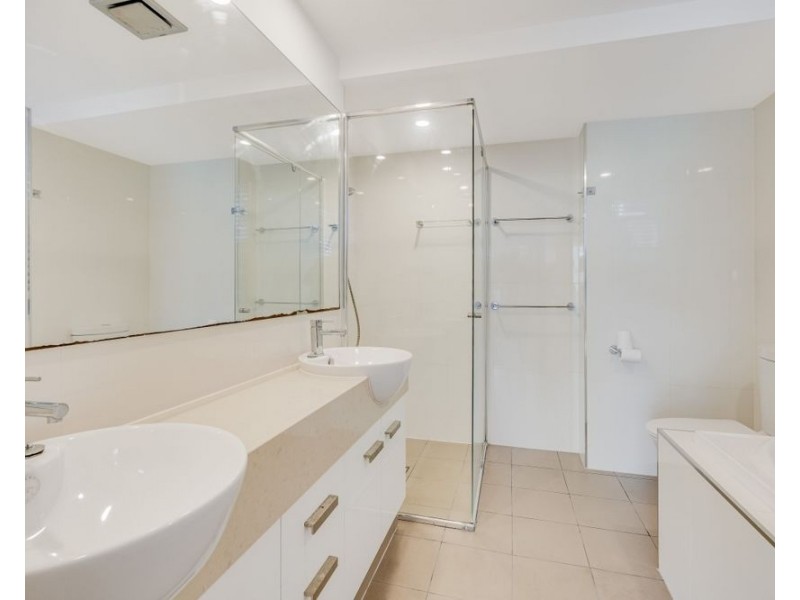 102/215 Boundary Street, Rainbow Bay QLD 4225
