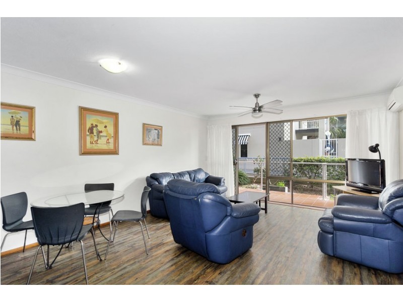 2/7 Eden Avenue, Rainbow Bay QLD 4225