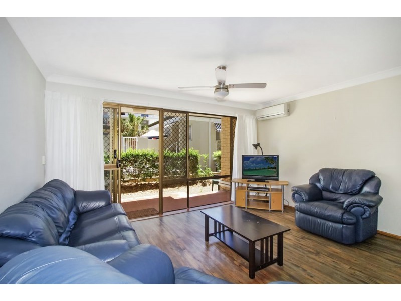 2/7 Eden Avenue, Rainbow Bay QLD 4225