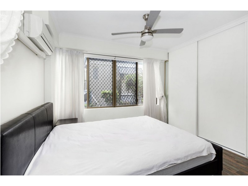 2/7 Eden Avenue, Rainbow Bay QLD 4225