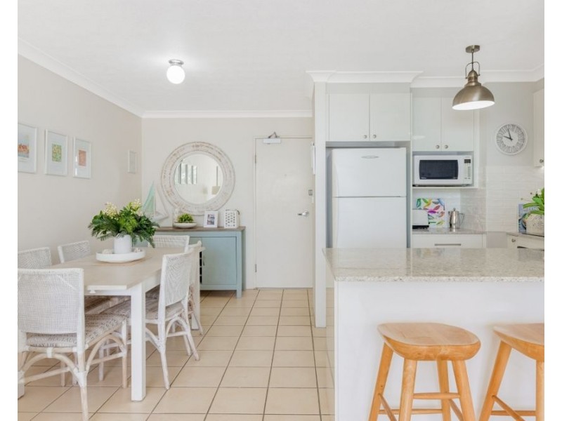 8/5 Ward Street, Rainbow Bay QLD 4225