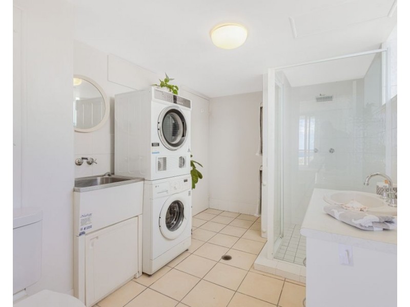 8/5 Ward Street, Rainbow Bay QLD 4225