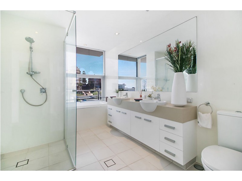 6/11 Eden Avenue, Rainbow Bay QLD 4225