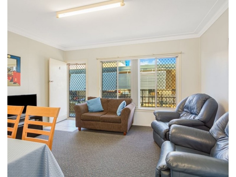 4/26b Eden Avenue “Rainbow Regis”, Coolangatta QLD 4225