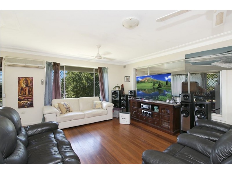 25 Walter Crescent, Banora Point NSW 2486