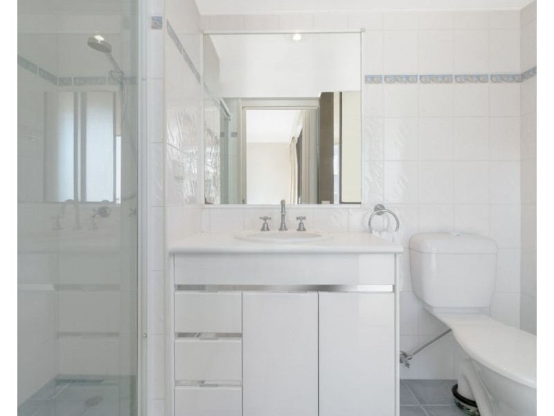 29/190 Marine Parade, Coolangatta QLD 4225