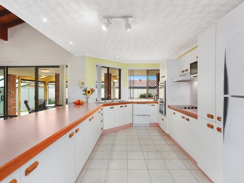 23 Damson Place, Elanora QLD 4221