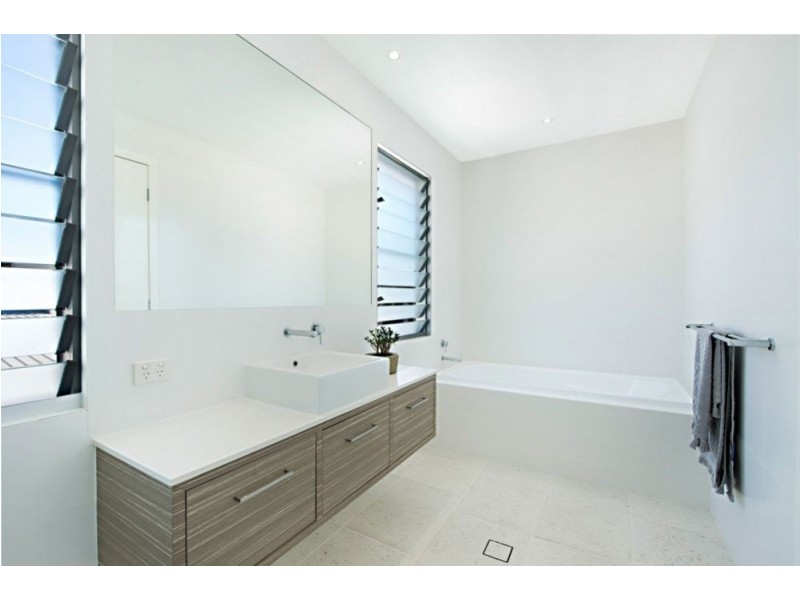 33 Fingal Road, Fingal Head NSW 2487