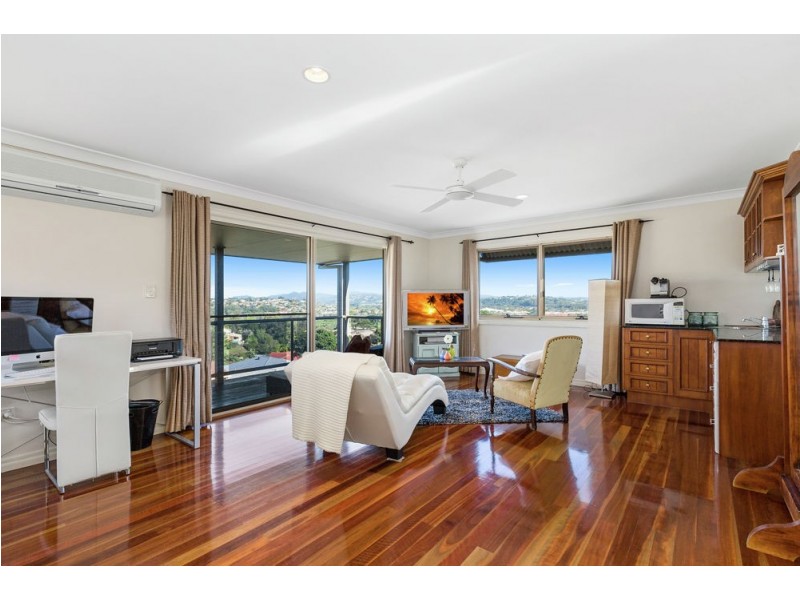 6 St Andrews Way, Banora Point NSW 2486