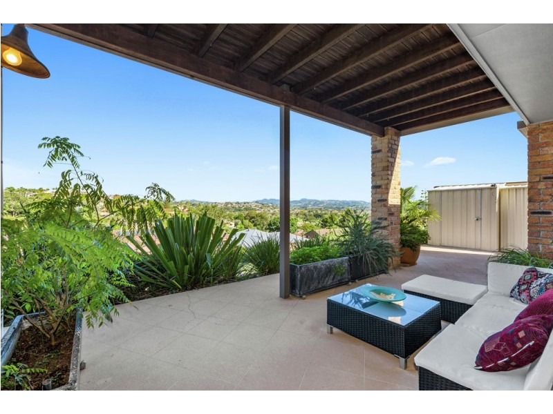 6 St Andrews Way, Banora Point NSW 2486