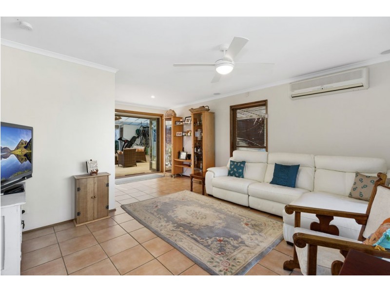 6 St Andrews Way, Banora Point NSW 2486