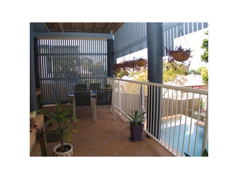 2/80 Mclean Street, Coolangatta QLD 4225