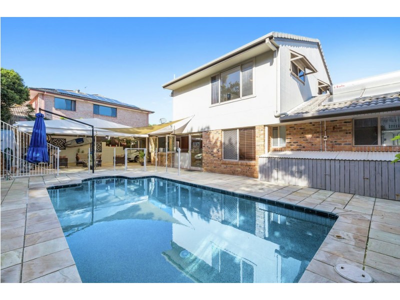 6 St Andrews Way, Banora Point NSW 2486