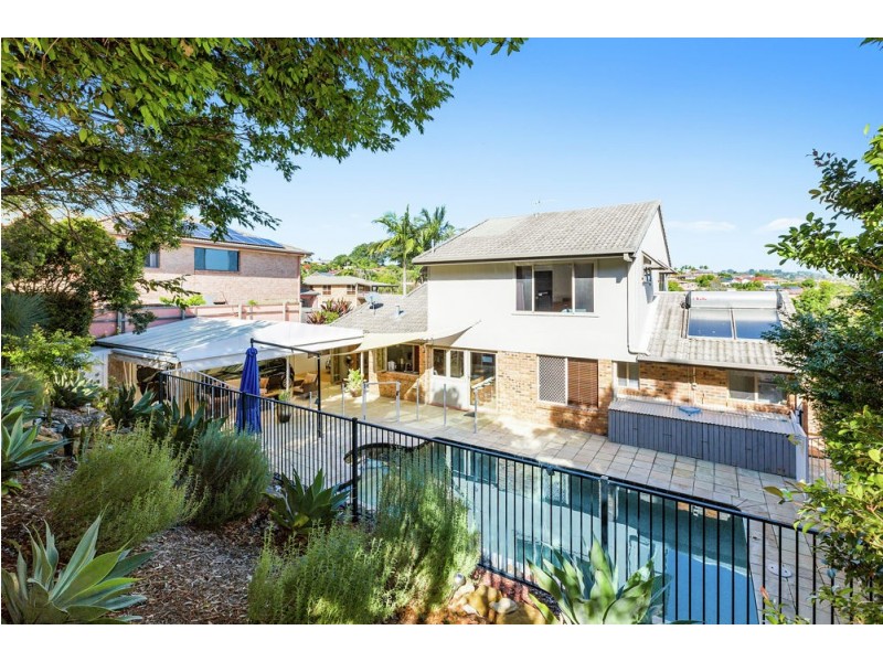 6 St Andrews Way, Banora Point NSW 2486