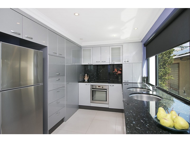 1/21 Petrie Street, Rainbow Bay QLD 4225