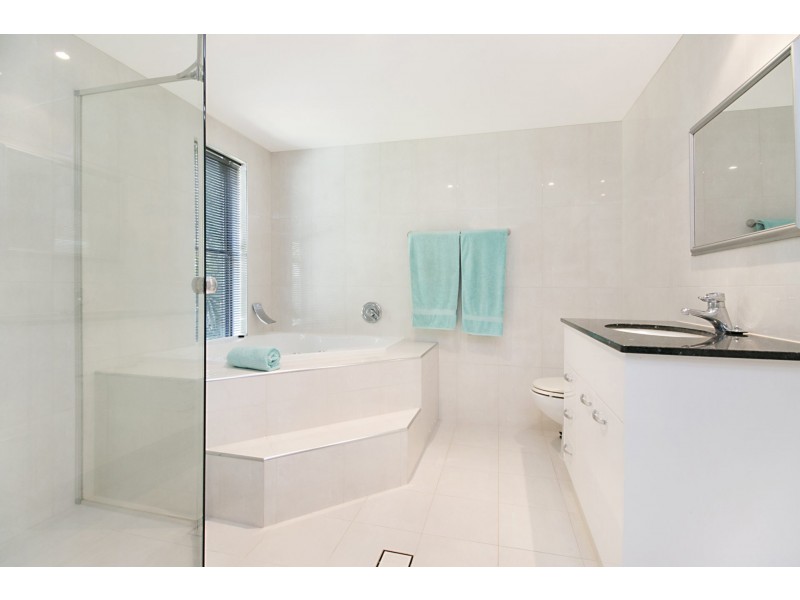 1/21 Petrie Street, Rainbow Bay QLD 4225