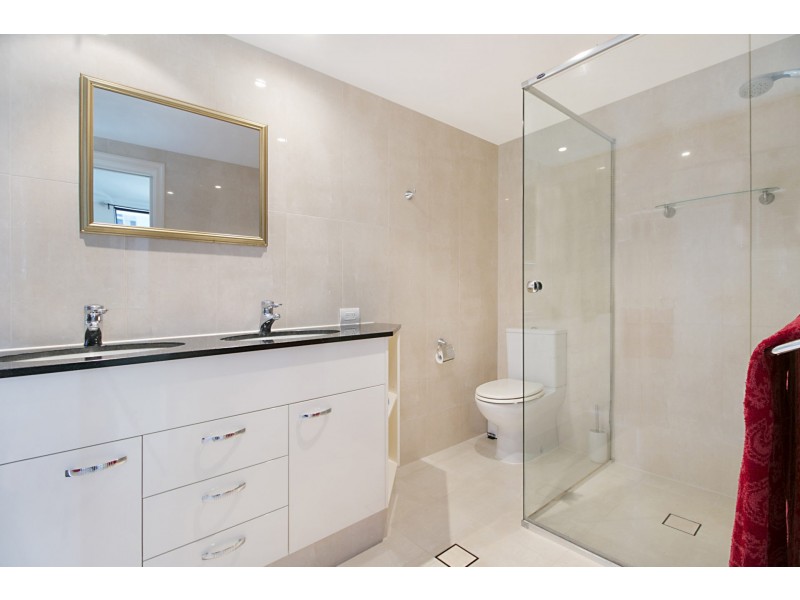 1/21 Petrie Street, Rainbow Bay QLD 4225