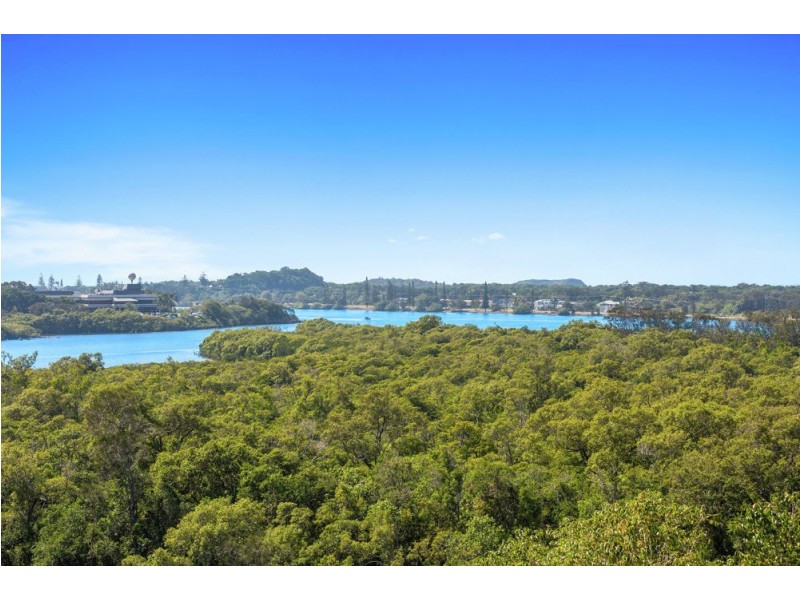 4 Dolphin Place, Banora Point NSW 2486