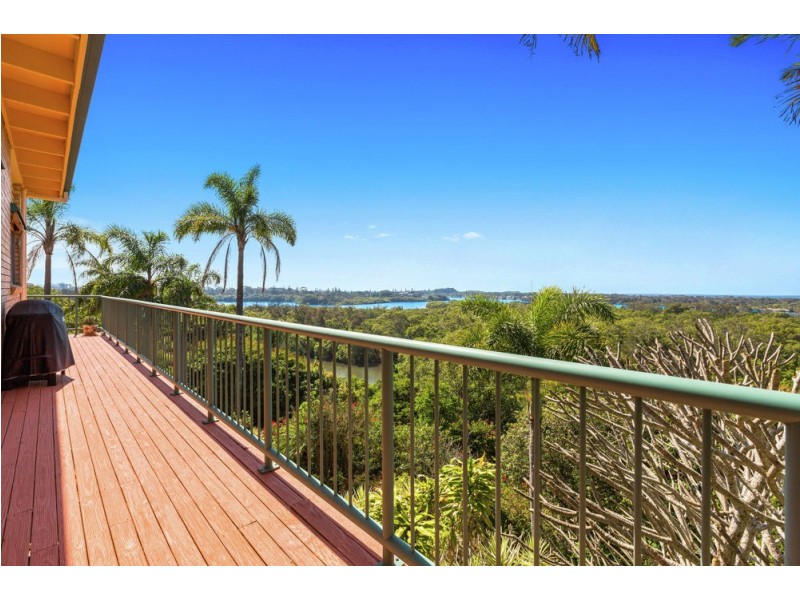 4 Dolphin Place, Banora Point NSW 2486