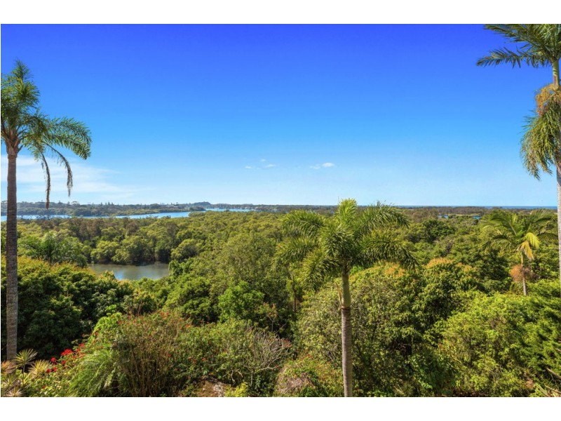 4 Dolphin Place, Banora Point NSW 2486