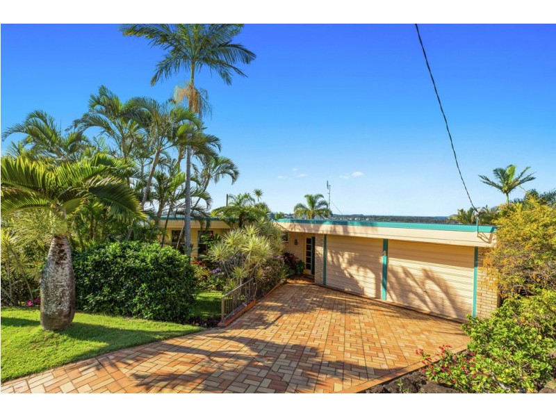4 Dolphin Place, Banora Point NSW 2486