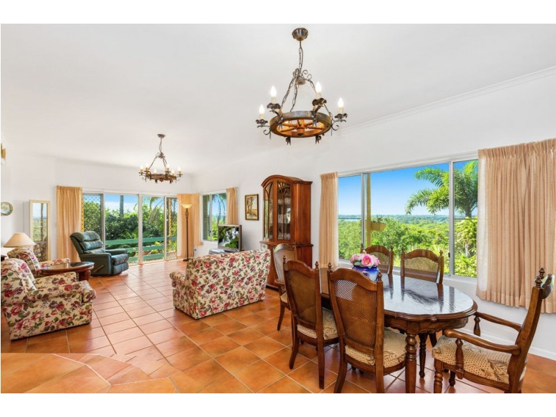 4 Dolphin Place, Banora Point NSW 2486