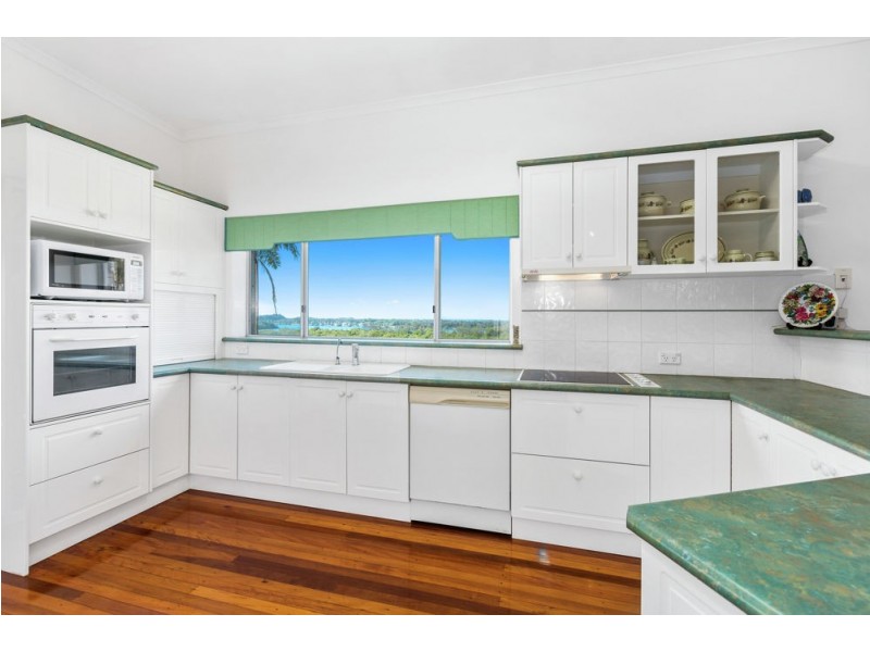 4 Dolphin Place, Banora Point NSW 2486