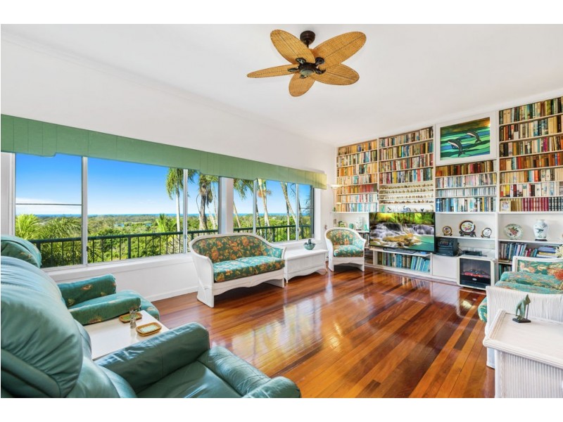 4 Dolphin Place, Banora Point NSW 2486