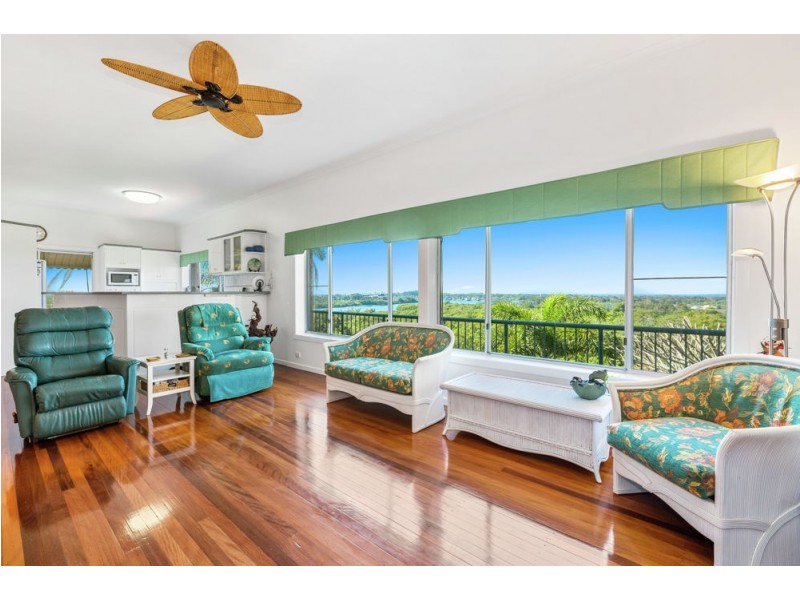 4 Dolphin Place, Banora Point NSW 2486