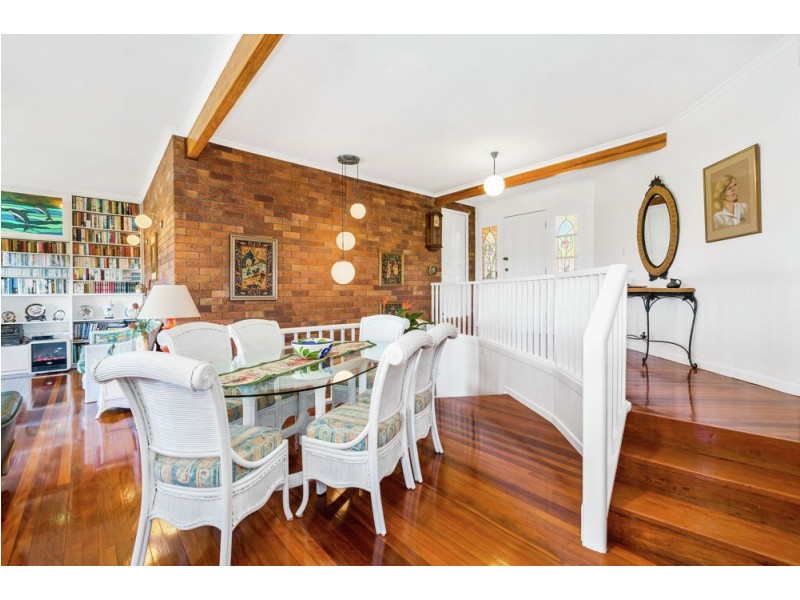 4 Dolphin Place, Banora Point NSW 2486