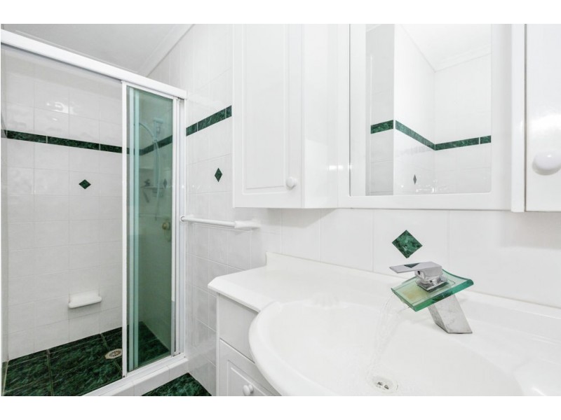 4 Dolphin Place, Banora Point NSW 2486