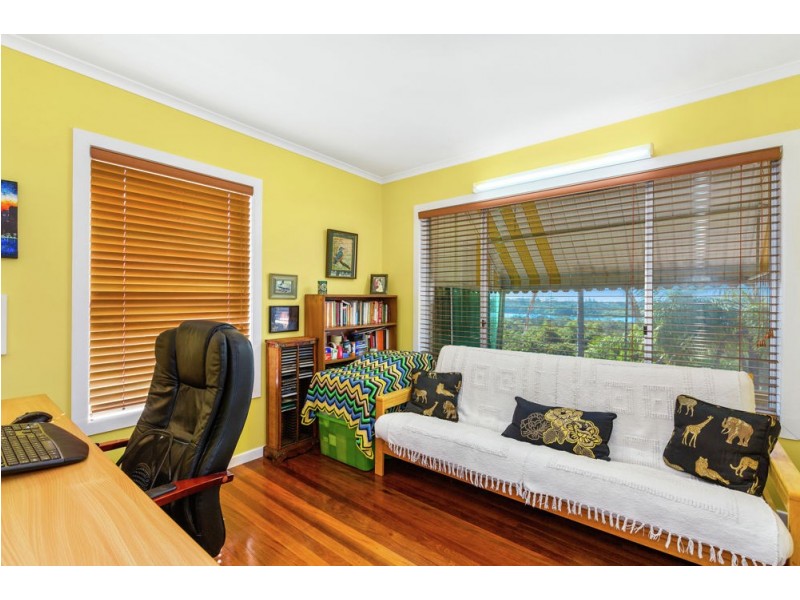 4 Dolphin Place, Banora Point NSW 2486