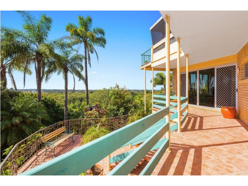 4 Dolphin Place, Banora Point NSW 2486