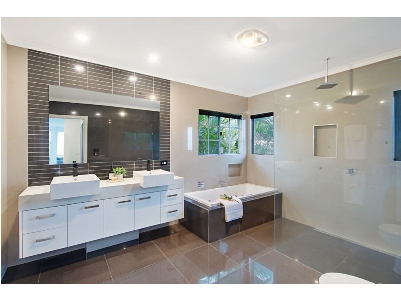 10 Bob Barnard Drive, Tugun QLD 4224