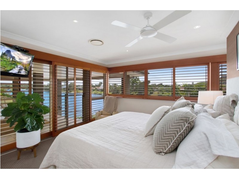 108 Dunlin Drive, Burleigh Waters QLD 4220