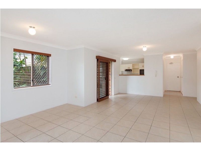 1/131 Golden Four Drive, Bilinga QLD 4225