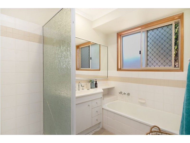 6 Roker Drive, Currumbin Waters QLD 4223