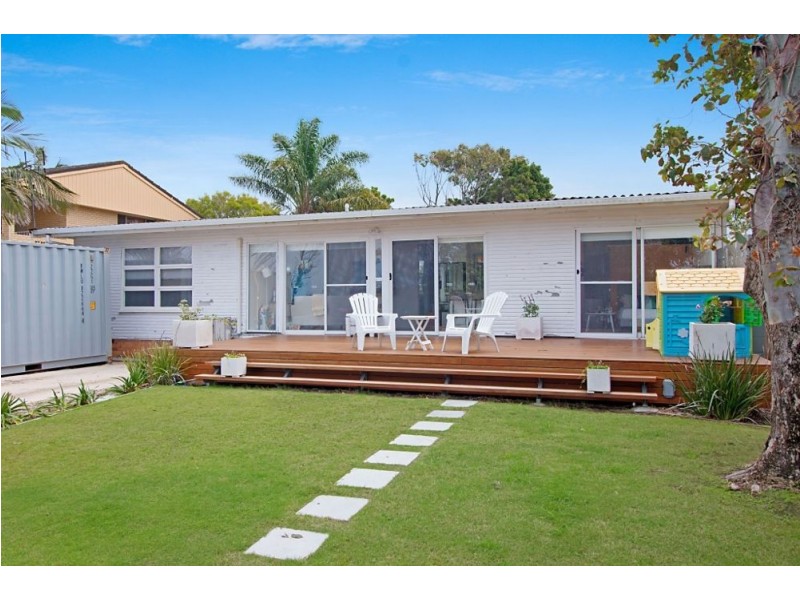 13 Wommin Lake Crescent, Fingal Head NSW 2487