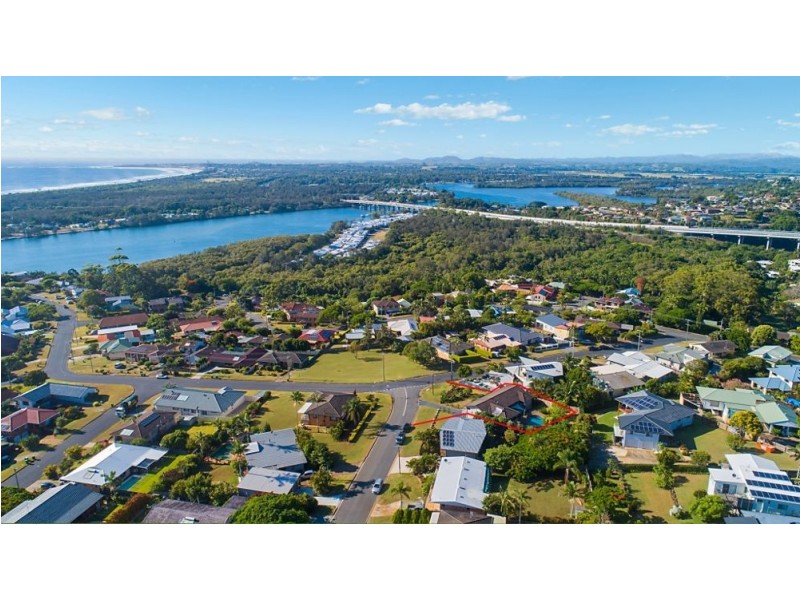 9 Seaview Road, Banora Point NSW 2486