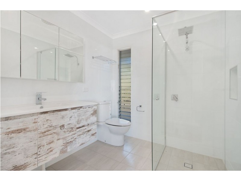 9 Seaview Road, Banora Point NSW 2486
