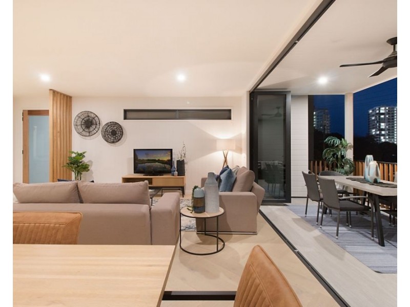 2/33 Garrick Street, Coolangatta QLD 4225