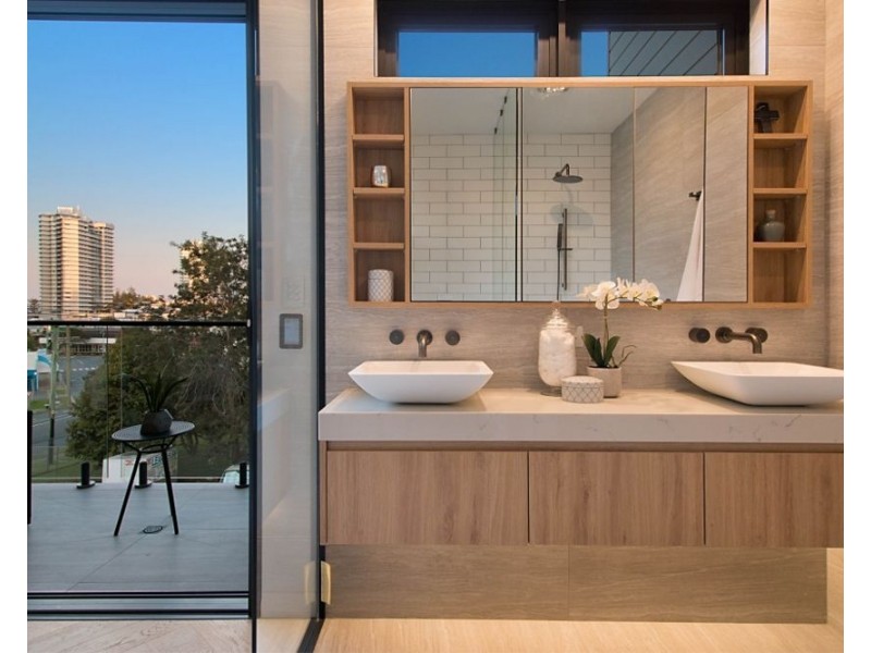 2/33 Garrick Street, Coolangatta QLD 4225