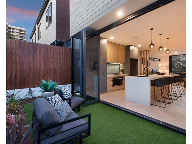 2/33 Garrick Street, Coolangatta QLD 4225