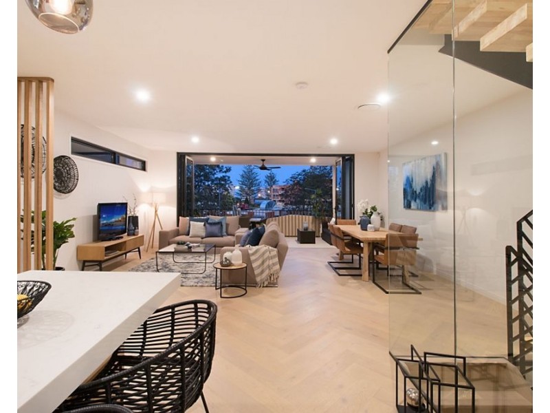 2/33 Garrick Street, Coolangatta QLD 4225