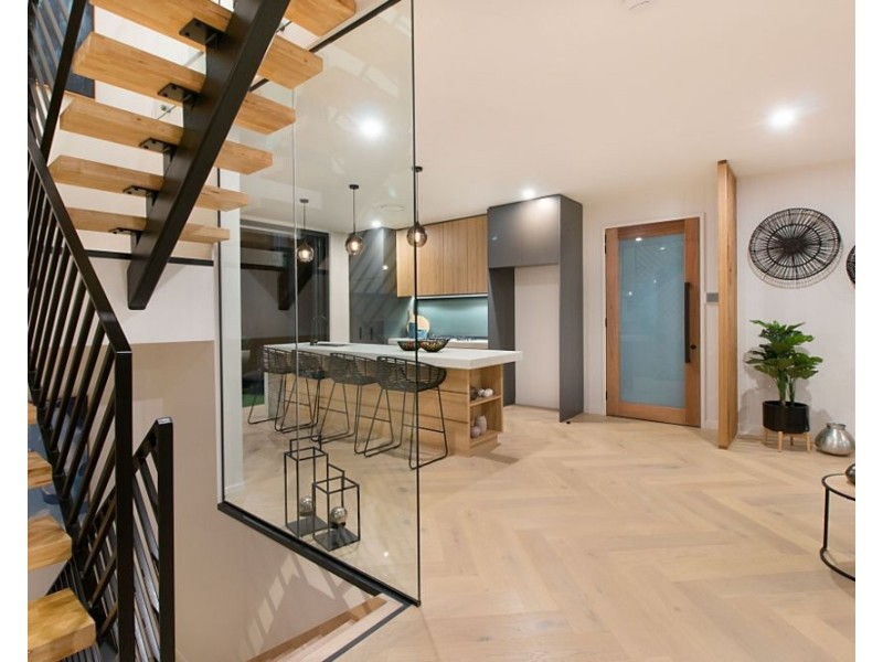 2/33 Garrick Street, Coolangatta QLD 4225