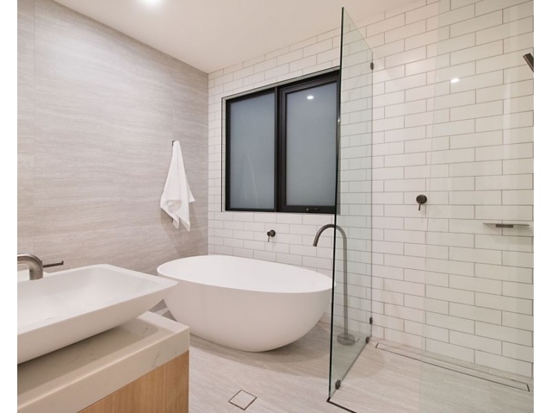 2/33 Garrick Street, Coolangatta QLD 4225