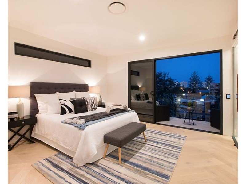 2/33 Garrick Street, Coolangatta QLD 4225