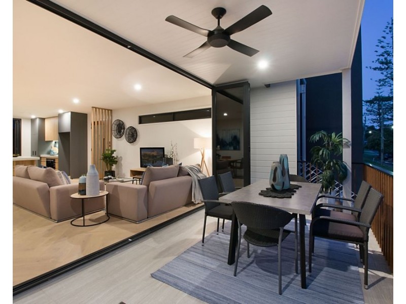 2/33 Garrick Street, Coolangatta QLD 4225