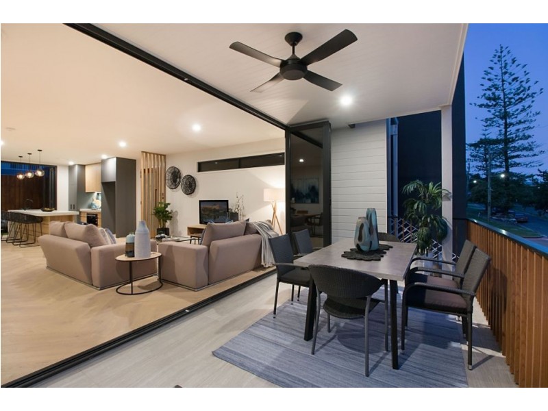 4/134 Musgrave Street, “KARMA VILLAS”, Coolangatta QLD 4225