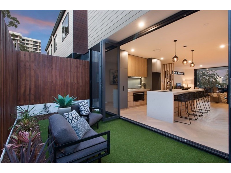 4/134 Musgrave Street, “KARMA VILLAS”, Coolangatta QLD 4225